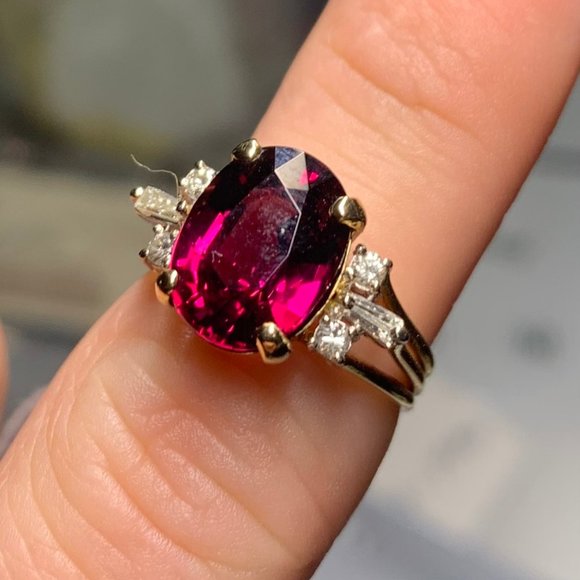 Garnet and Diamond Women's Ring in 14k Yellow Gold